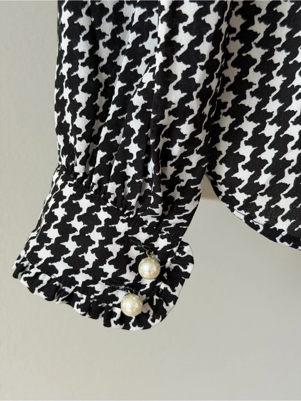 Kate Spade New York Black and White Houndstooth Tie-Neck Blouse - XS